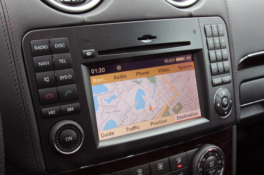  Mercedes-Benz ML63 AMG 2011 года  (фото 20 из 81)